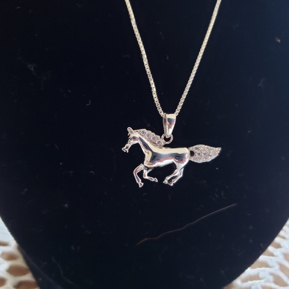 Sterling silver chain with horse pendent - Picture 1 of 2